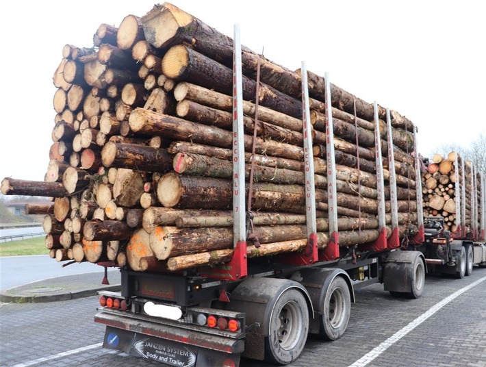 POL-PPTR: Falscher Fahrtenschreiber und Holztransport um fast 50% überladen