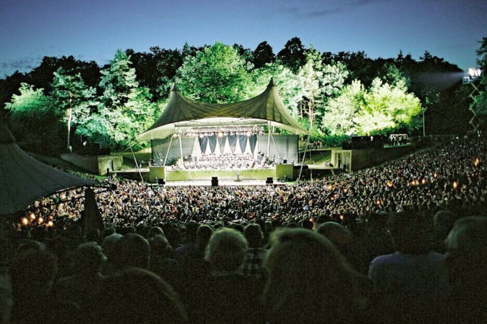 3sat zeigt Abschiedskonzert Simon Rattles von den Berliner Philharmonikern im Festspielsommer