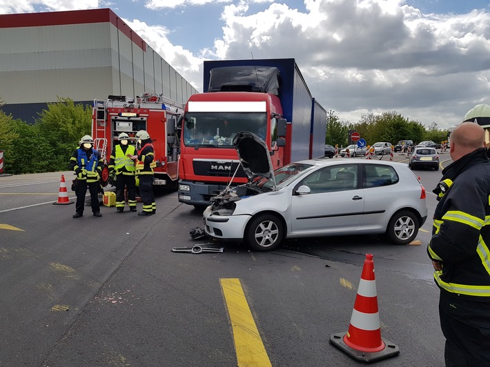 POL-PDMY: Mayen - Unfall mit zwei Verletzten und 10.000 EUR Sachschaden auf dem Zubringer Mayen-A 48 (B 262) - Erhebliche Verkehrsbehinderungen