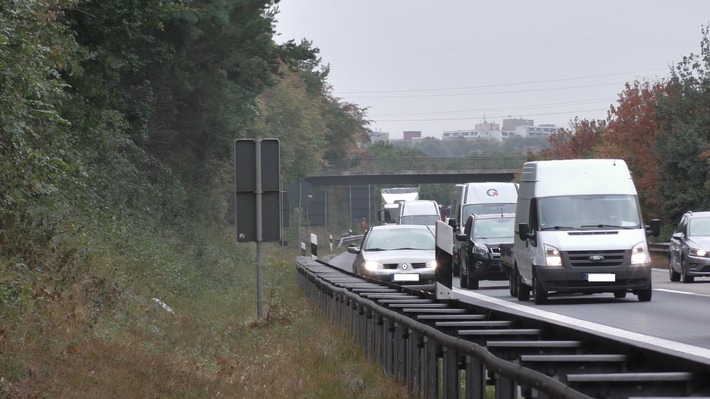 POL-VDMZ: Seitenstreifenfahrern fehlt Verkehrsmoral