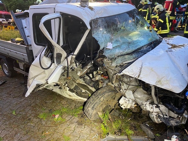POL-PDWIL: Schwerer Verkehrsunfall mit Personenschaden in der Ortslage Minden