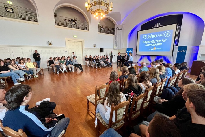 Tag der Pressefreiheit: MDR stärkt Medienkompetenz an Schulen und berichtet zu Medienfreiheits-Themen im Programm