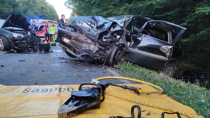 FW Celle: Schwerer Verkehrsunfall mit 8 betroffenen Personen