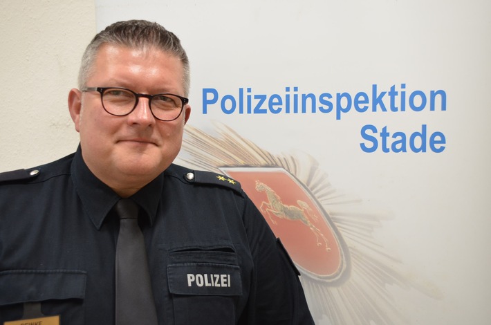 POL-STD: Wechsel in der Leitung des Einsatzbereichs der Polizeiinspektion Stade - Polizeioberrat Wilfried Reinke löst Polizeioberrat Andreas Kunath ab