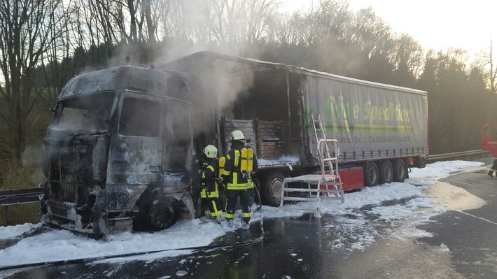 POL-GOE: (735/2015) LKW-Brand auf der Autobahn 7 - Ursache technischer Defekt, bis zu dreizehn Kilometer Stau