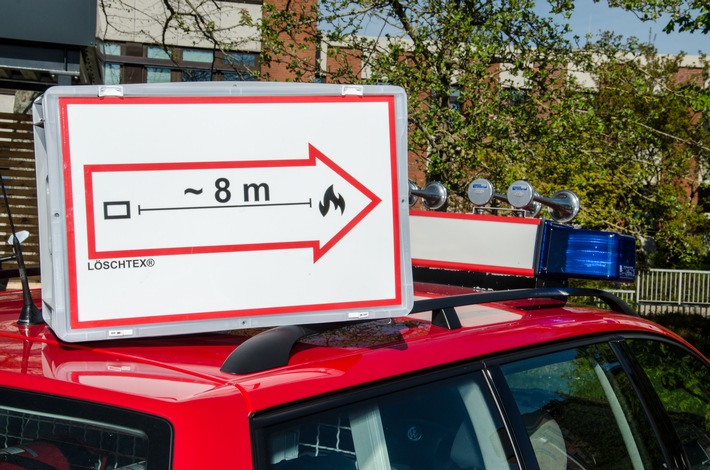 FW-RD: Feuerwehren im Kreis werden mit Löschdecken für E-Autos ausgestattet