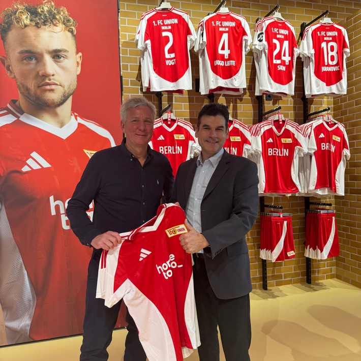 ALEXA feiert Eröffnung des Union-Zeughauses mit Fußball-Fan-Event / Autogrammstunde mit Union Berlin-Profis