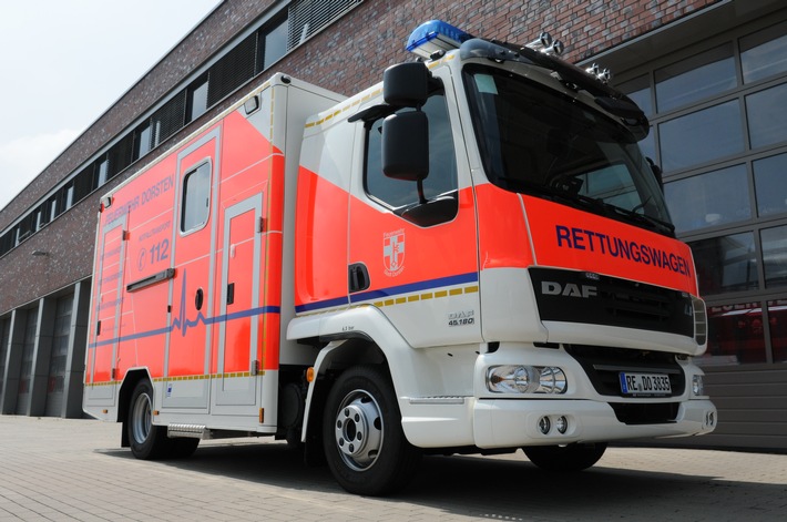 FW-Dorsten: Verkehrsunfall zwischen einer landwirtschaftlichen Zugmaschine und einem Geländewagen auf der Bundesstraße 58 - Glück für Mensch und Hund