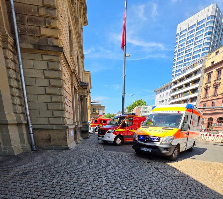 BPOL-KL: Räuberischer Diebstahl im Hbf Mainz - Pfefferspray eingesetzt