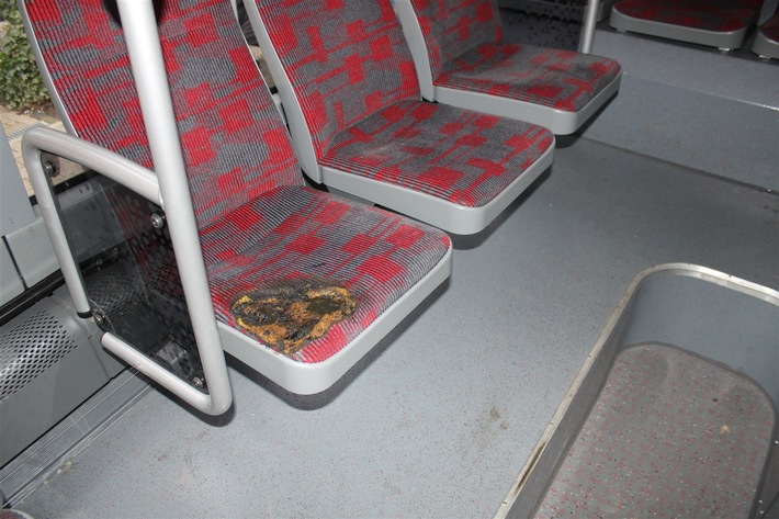 POL-HA: Sitz im Bus angekokelt