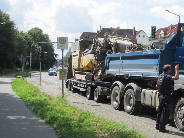 POL-MK: Kontrolle: 61 Tonnen Schwertransport ohne Genehmigung