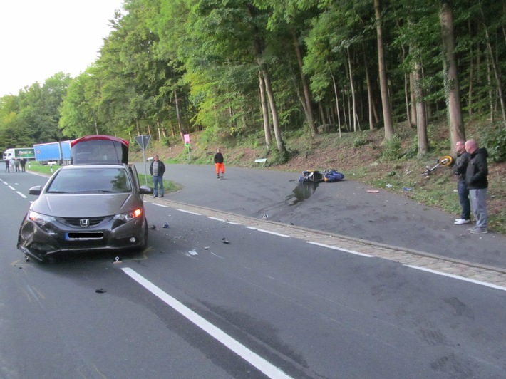 POL-HOL: B 240 - Scharfoldendorf  Richtung Capellenhagen: 41jähriger Kradfahrer lebensgefährlich verletzt - Mit Gegenverkehr zusammengestoßen -