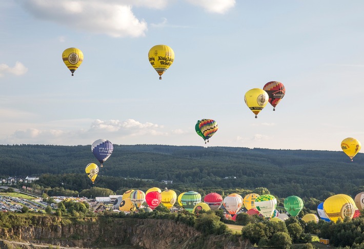 Warsteiner Internationale Montgolfiade 2018: Ein Bett für Ballöner