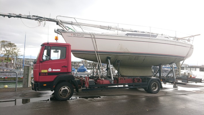 HZA-UL: Zoll versteuert Segelboot aus der Schweiz