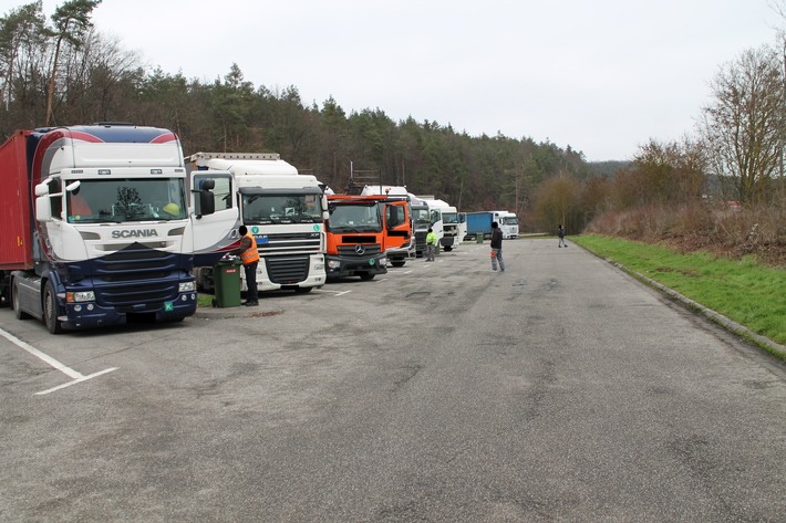 POL-PDKL: A6/Wattenheim, Polizei kontrolliert Brummifahrer