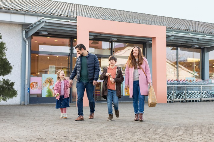 dm startet die &quot;Mission Zukunftsfähigkeit&quot;: dm-drogerie markt veröffentlicht seinen Nachhaltigkeitsbericht und stellt mit &quot;Pro Climate&quot; die ersten umweltneutralen Produkte vor