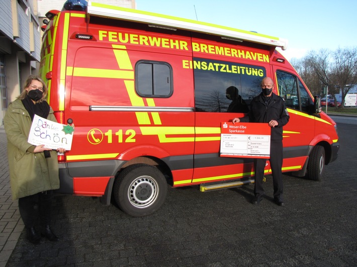 FW Bremerhaven: Personal der Feuerwehr Bremerhaven spendet für das SOS-Kinderdorf Worpswede (FOTO)