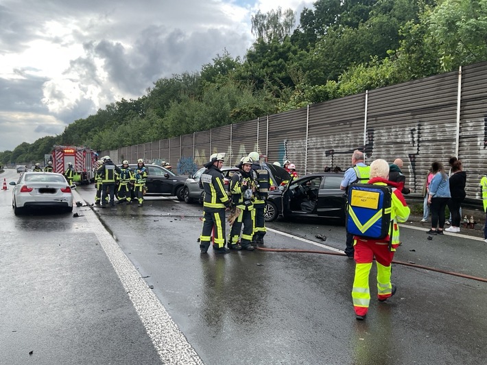 FW-BO: Verkehrsunfall auf A448 mit mehreren Pkw