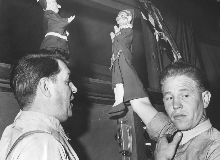 POL-BO: Zum Tag des Puppenspiels: Polizeipuppenbühne blickt auf lange Erfahrung zurück - 1953 fällt das erste Mal der Vorhang