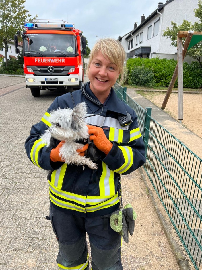 FW-Langenfeld: Rettung aus unwegsamen Gelände