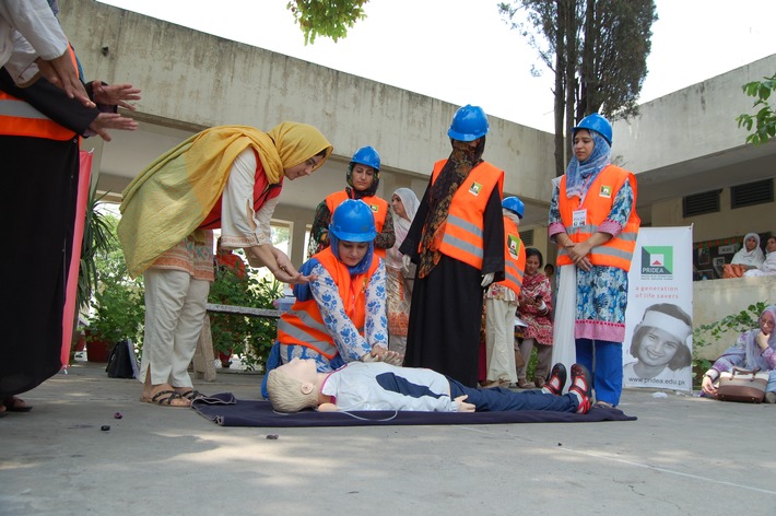 Erste Hilfe Training Pakistan © LandsAid_Pakistan Relief.JPG