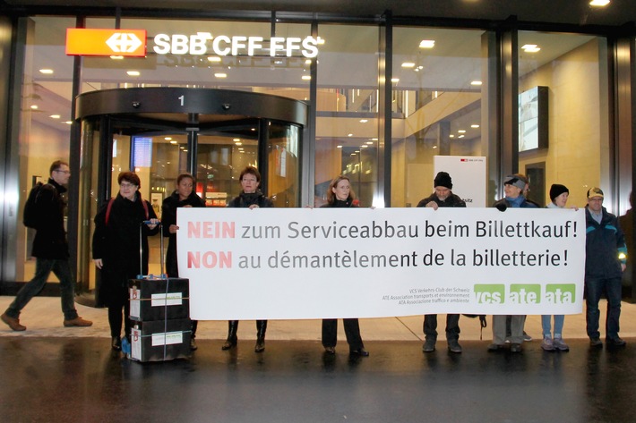 Halbzeit-Bilanz: Petition gegen Serviceabbau beim Billettkauf mit 22&#039;000 Unterschriften