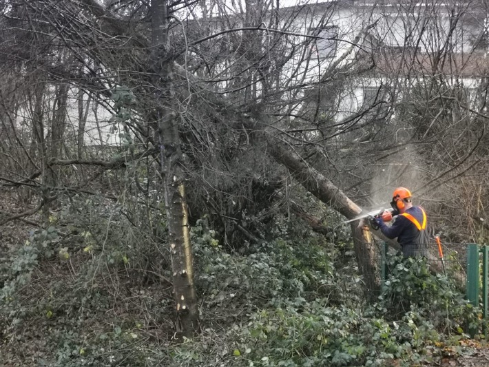 FW-EN: Schwelbrand in der Unterverteilung, Bewohner in Sicherheit