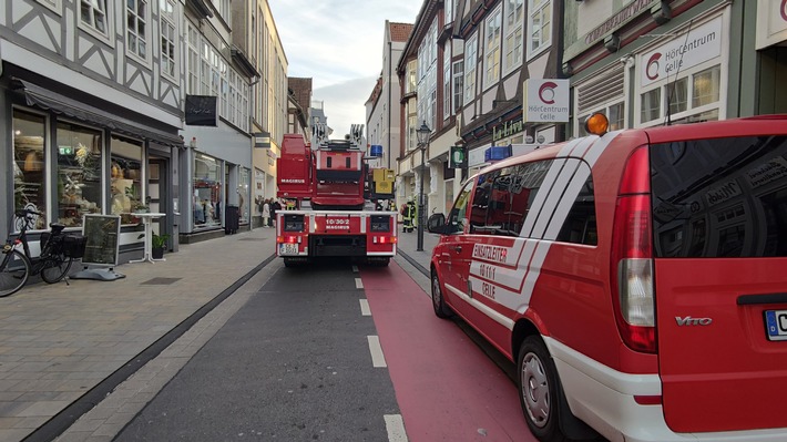 FW Celle: Brandgeruch in einem Keller in der Celler Altstadt