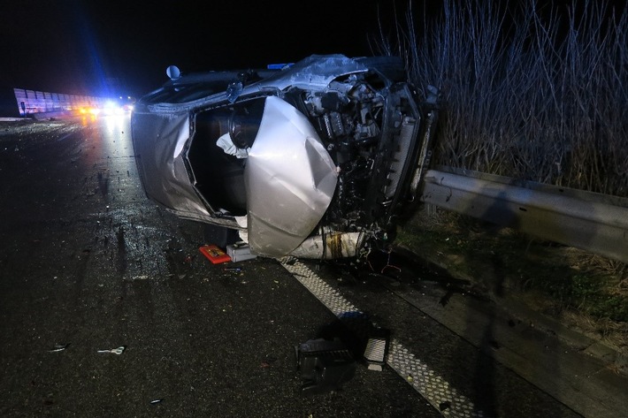POL-DEL: Autobahnpolizei Ahlhorn: Schwerer Verkehrsunfall auf der Autobahn 28 im Bereich der Gemeinde Ganderkesee +++ Eine Person schwer verletzt