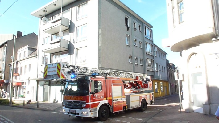 FW Dinslaken: Wohnungsbrand in Dinslakener Innenstadt