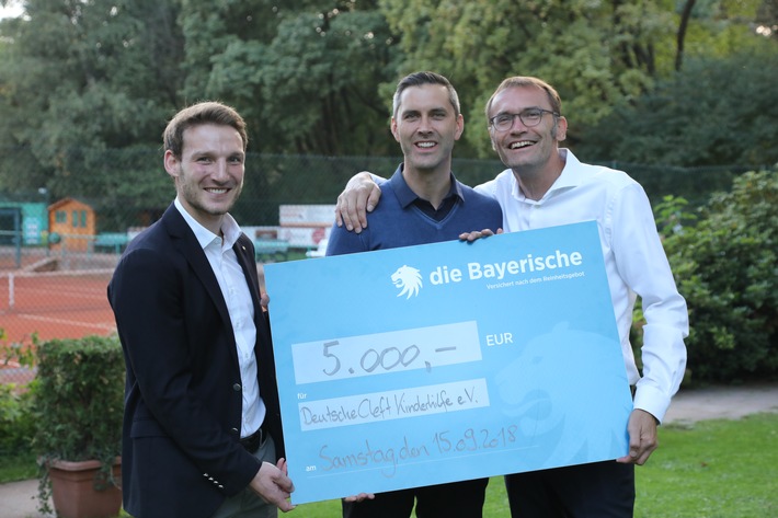 Versicherungsgruppe die Bayerische spendet 5000 Euro an Deutsche Cleft Kinderhilfe e.V.