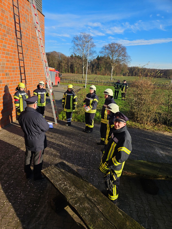 FFW Fredenbeck: Erster Kompetenznachweis der neuen modularen Grundausbildung / Ehrenamtliche Einsatzkräfte erreichen Qualifikation "Einsatztauglichkeit"