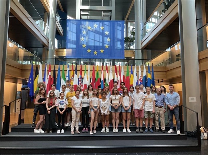 Internatsgymnasium Padagogium Bad Sachsa, 23. Juni 2022, Foyer Europaparlament in Straßburg.jpg