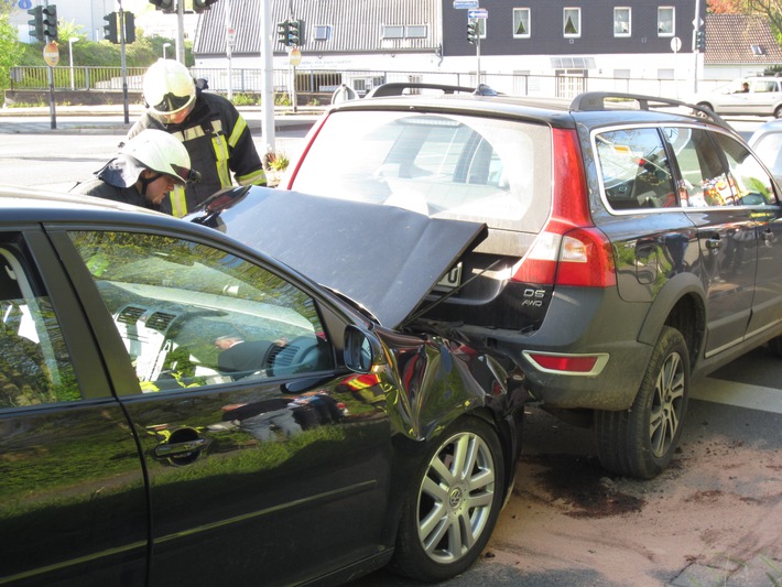 FW-MH: Verkehrsunfall mit mehreren verletzten Personen.