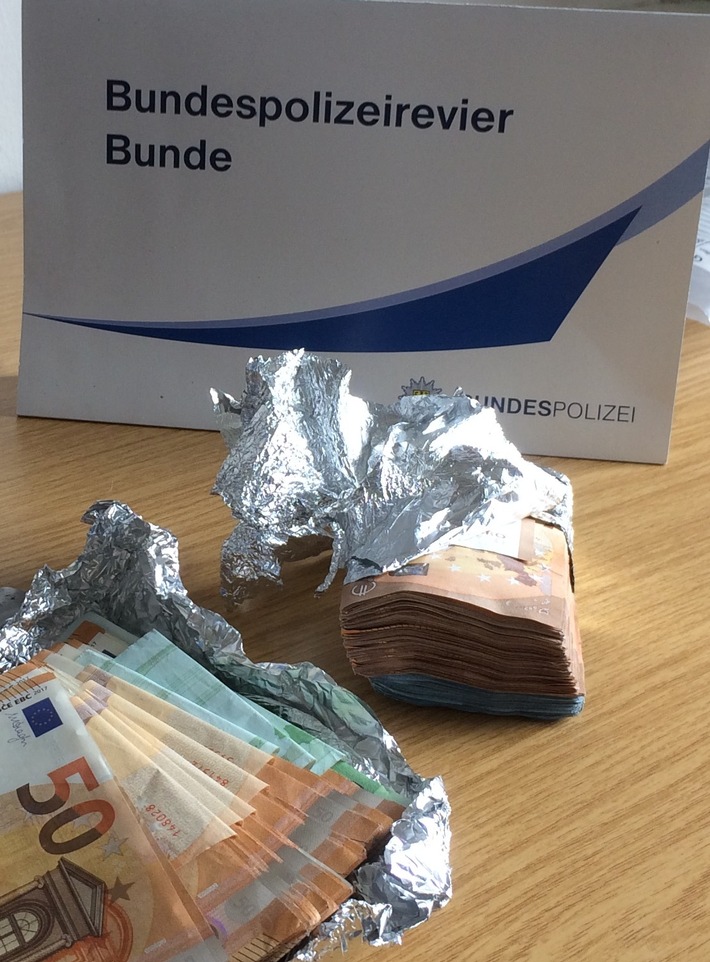 BPOL-BadBentheim: 29-Jähriger verstößt gegen Auflagen seines Hafturlaubs / 18.100,- Euro Bargeld sichergestellt