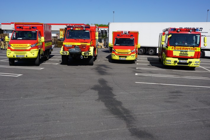 FW Ratingen: Arbeitsreicher Tag: Waldbrand und Kraftstoffauslauf fordern die Feuerwehr Ratingen