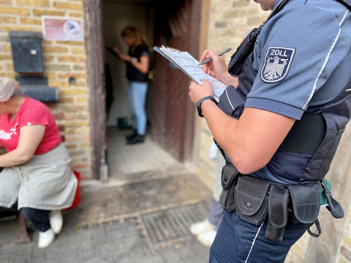 HZA-MS: Schwarzarbeit und illegale Beschäftigung im Kreis Steinfurt / Zoll kontrolliert Gastrounternehmen und wird fast überall fündig