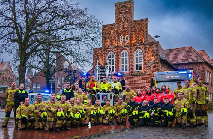 FW-OLL: Einsatzkräfte stehen in der Silvesternacht gemeinsam bereit
