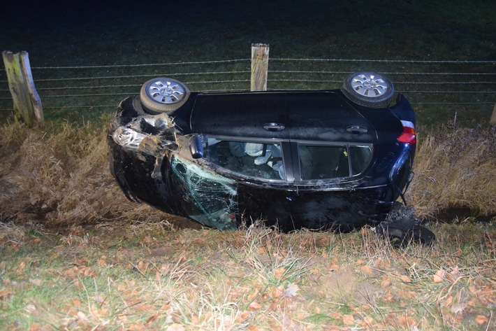 POL-HF: Verkehrsunfall mit Schwerverletztem - Auto überschlägt sich mehrfach