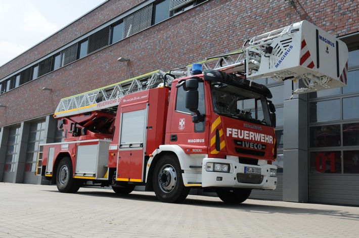 FW-Dorsten: Ausgedehnter Wohnungsbrand in der Altstadt machte Menschenrettung über eine Drehleiter notwendig