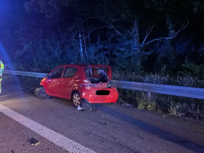 FW Alpen: Schwerer Verkehrsunfall auf der A57