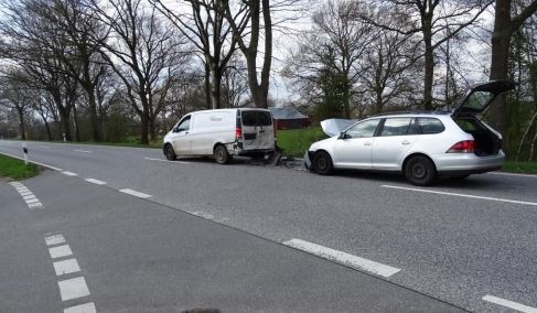 POL-NMS: 230417-1-pdnms Verkehrsunfall nach missglücktem Abbiegemanöver, Hamdorf