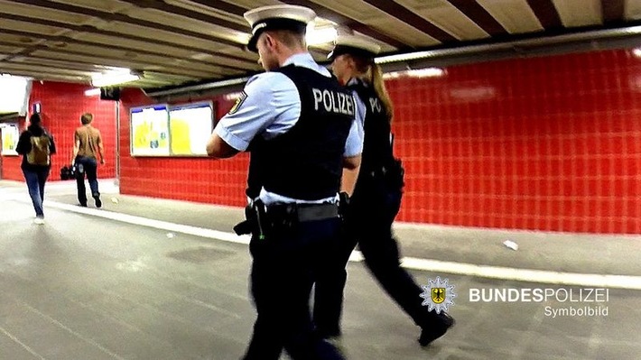 Bundespolizeidirektion München: Festnahme nach Bedrohung mit Messer / Bundespolizei sucht nach weiteren Zeugen