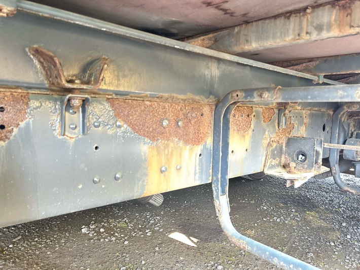 POL-KLE: Geldern - Verkehrskontrolle zur Überprüfung der Verkehrstauglichkeit: Lkw sichergestellt worden