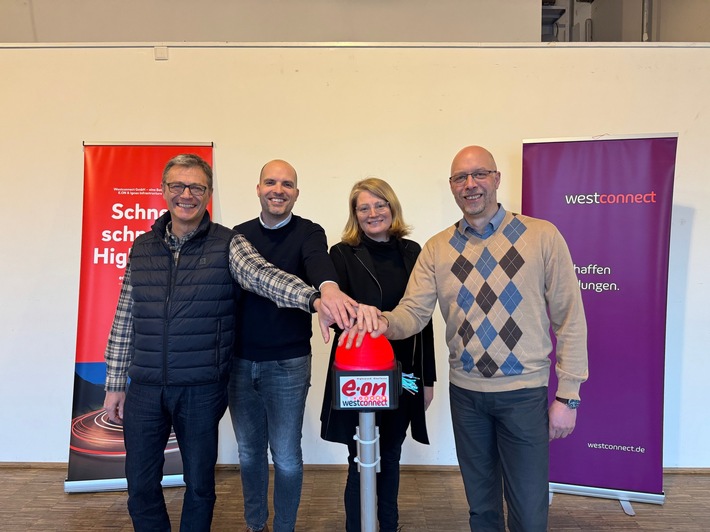 Westconnect schließt erste Kundinnen und Kunden in Windeck an