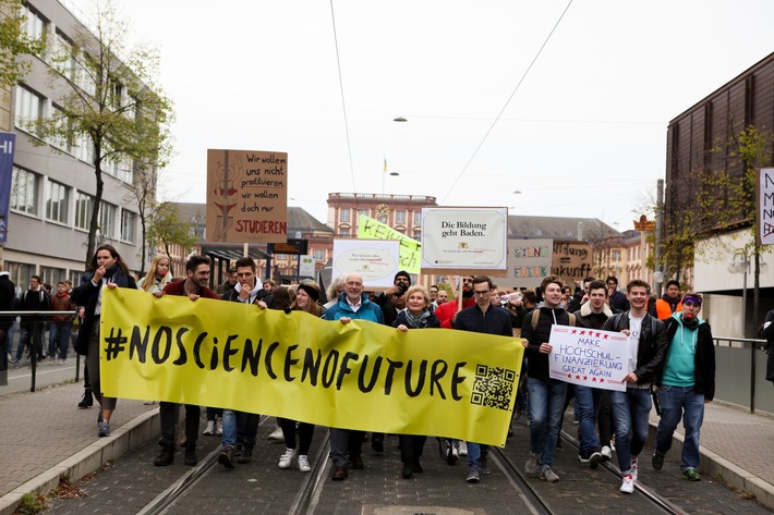 Universität und Studierende fordern höhere Grundfinanzierung