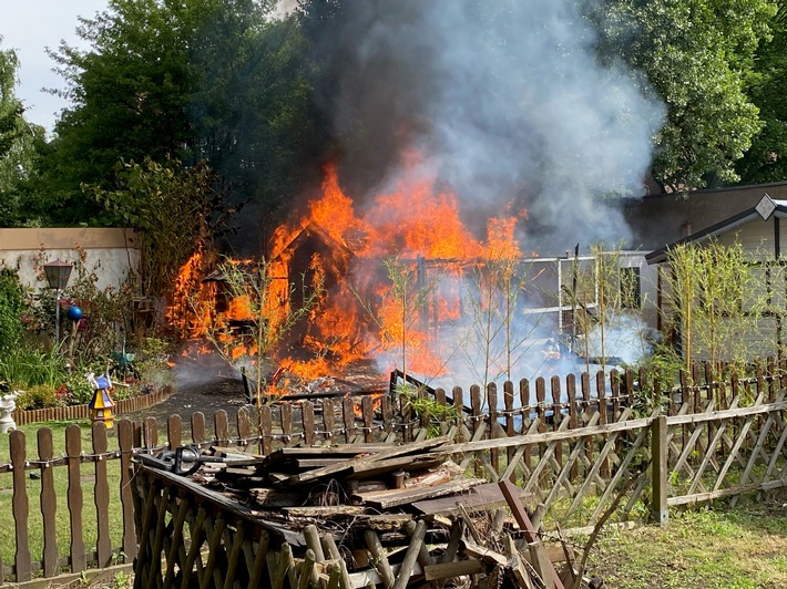 FW-OB: Gartenlaubenbrand