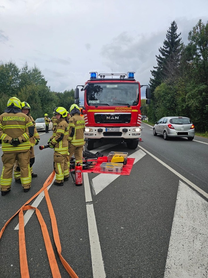 FW Paderborn: Auffahrunfall zwischen drei PKW mit sieben Betroffenen auf der Münsterstraße