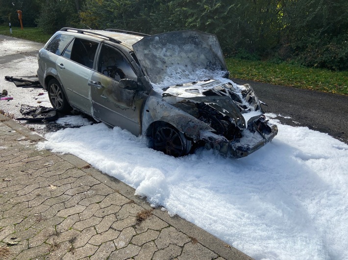 POL-VDMZ: Brennender Pkw auf dem Parkplatz Bergkloster