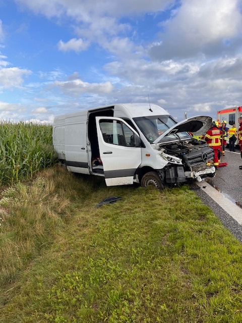 POL-LWL: Zwei Unfälle bei Starkregen auf der A14